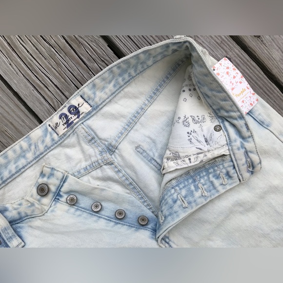 NEW Ladies FREE PEOPLE Gold Coast Light Denim Button Fly Jeans Pants Size 29 - Picture 7 of 12